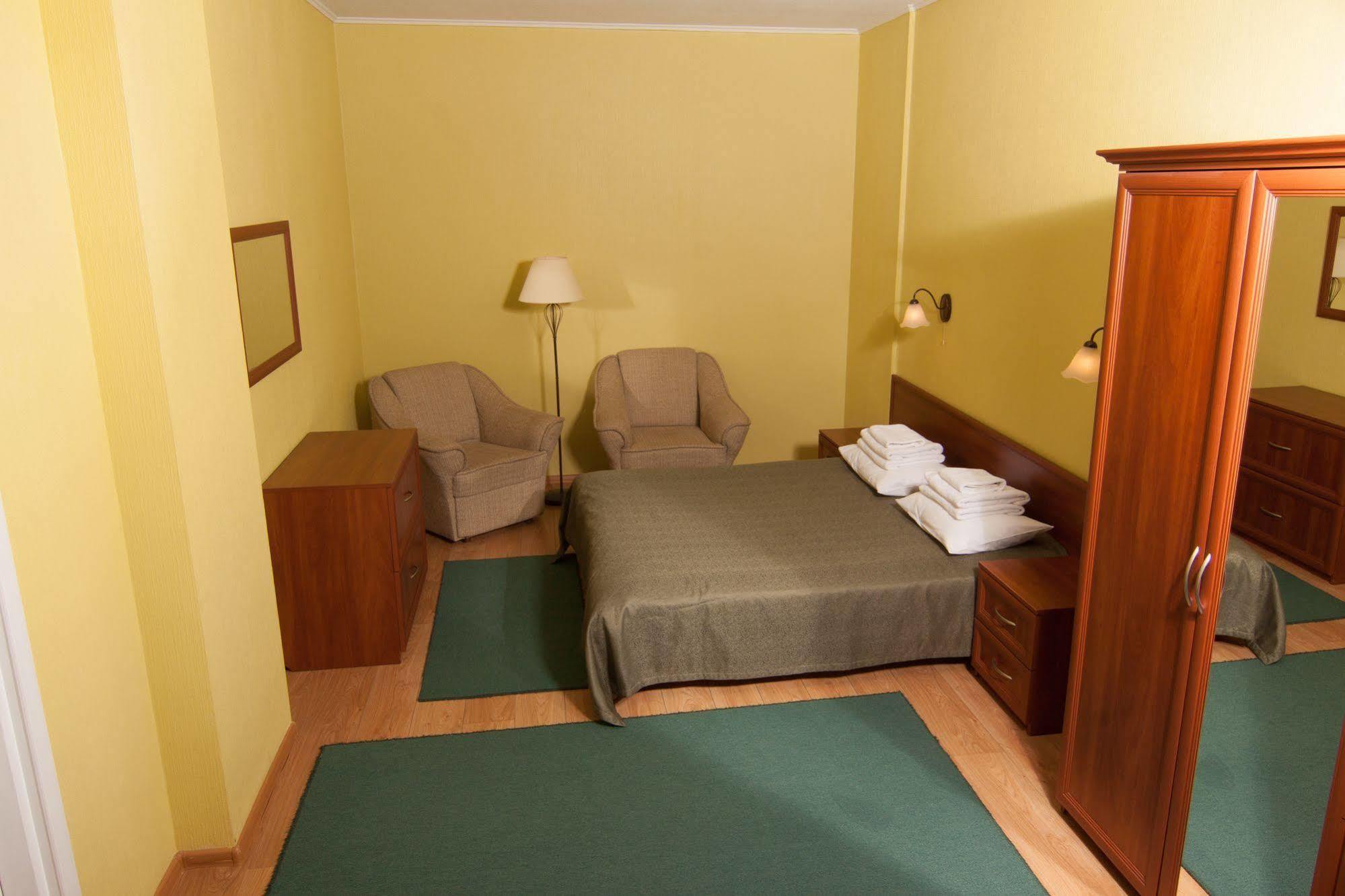 Mini-Hotel On Geroiv Energetykiv Street 18 Kyiv Exterior photo